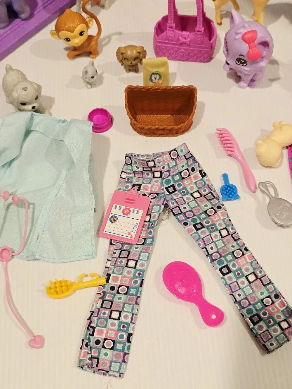 Barbie Folding Pet Care Center Animal Vet Clinic Foldaway Playset